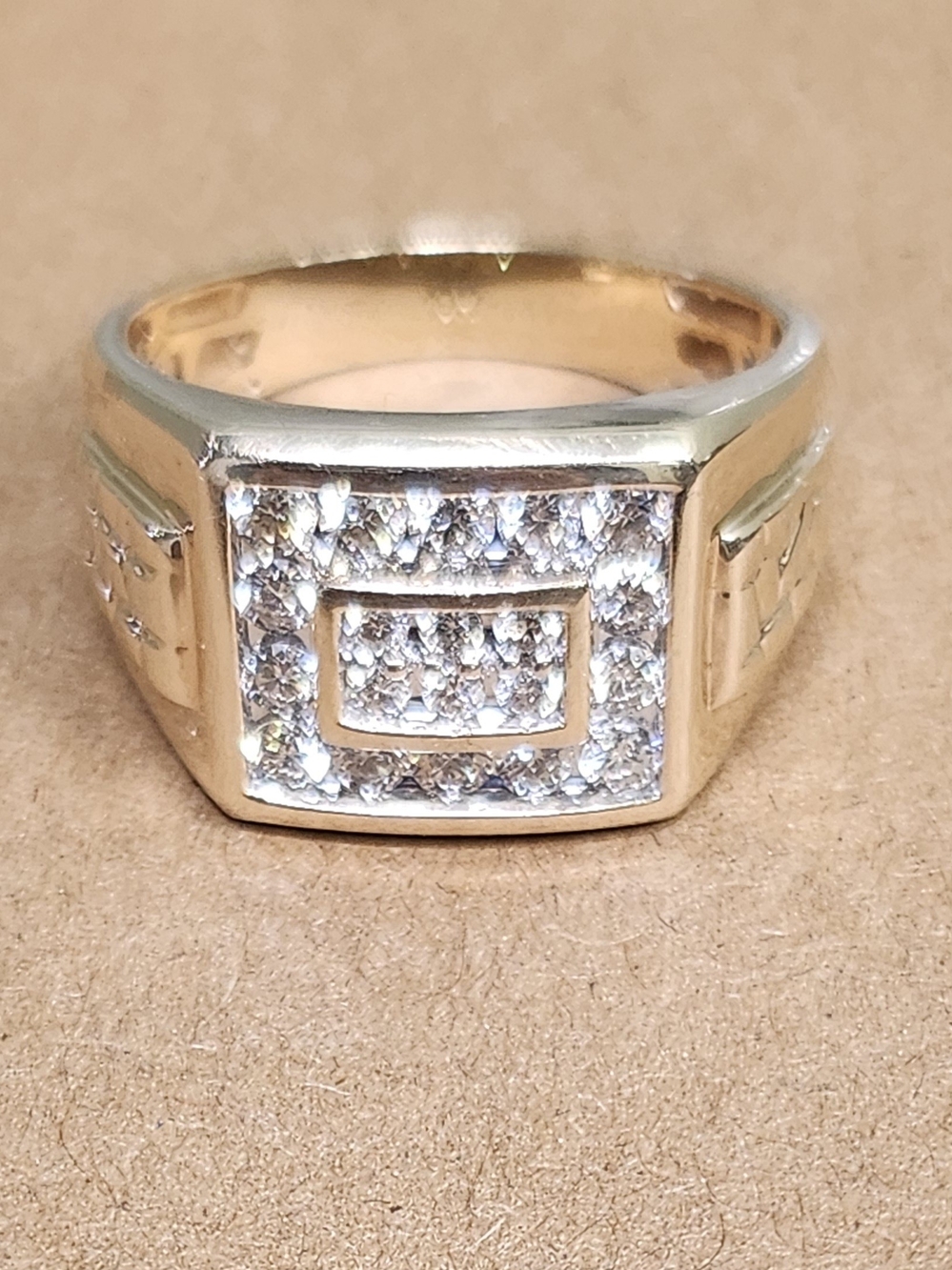 Men's 10k Yellow Gold Ring with Natural Diamond